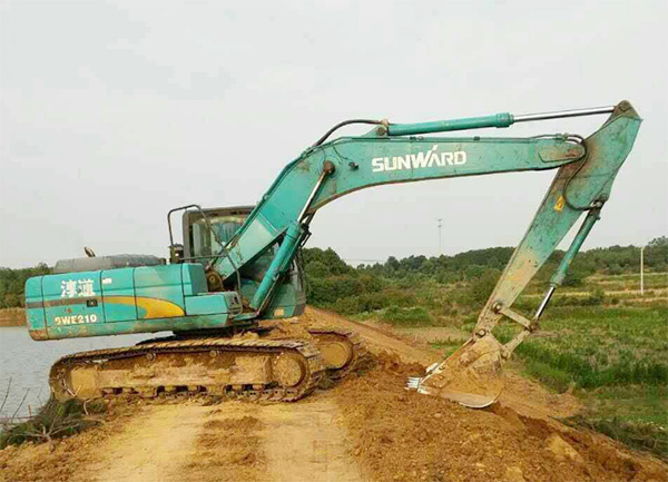 抗洪英雄顯身手，山河智能系列挖掘機(jī)奔赴抗洪一線