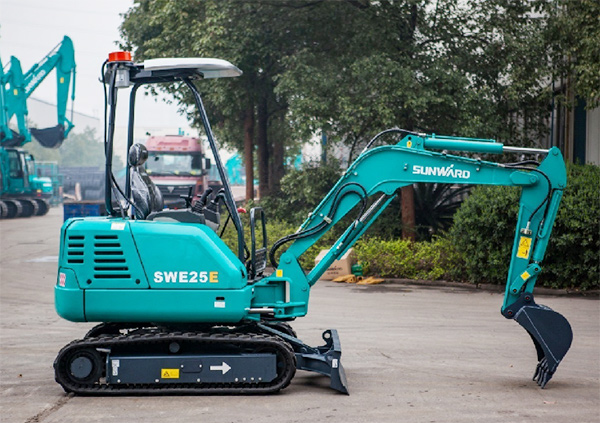 山河智能挖掘機(jī)家族添新丁啦——零排放低噪音SWE25E電動(dòng)挖掘機(jī)