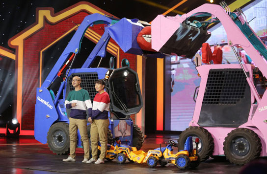 誰說機械都冰冷？這款會跳舞的滑移明明就是熱情奔放的！