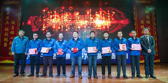 堅定信心、再接再厲，山河智能2017年度營銷表彰與誓師大會開啟新航程