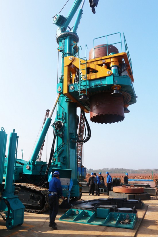 喜訊！山河智能SWRC170自行式全回轉(zhuǎn)全套管鉆機獲湖南省首臺(套)重大技術(shù)裝備產(chǎn)品獎勵！