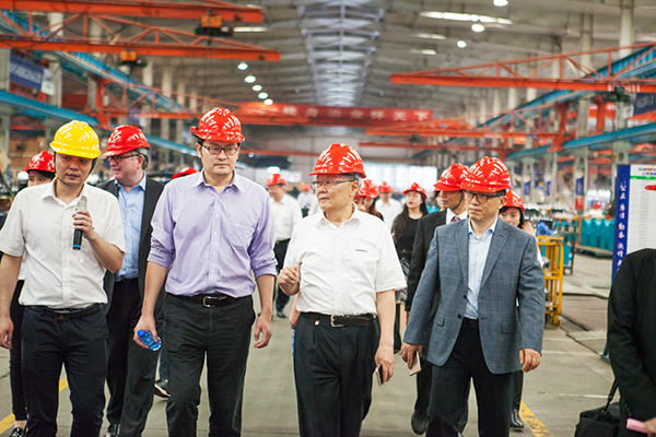 加拿大國會議員譚耕一行來山河智能考察