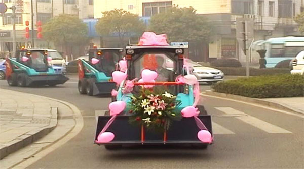 誰說機械都冰冷？這款會跳舞的滑移明明就是熱情奔放的！