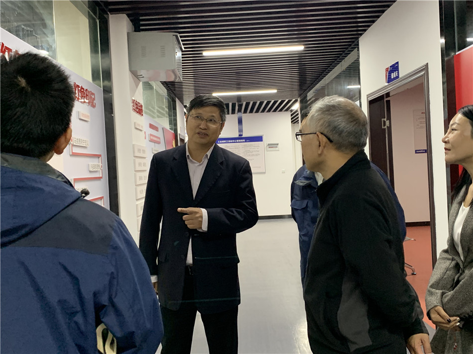 長沙市總工會黨組書記周宏兆一行蒞臨山河智能考察調研