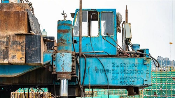 祝賀，中國首臺大噸位多功能液壓靜力壓樁機(jī)今年二十歲了!