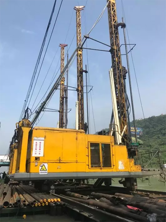 打造長江黃金水道！山河智能航道鉆機(jī)輕松搞定水下礁石