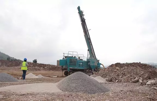 15年3萬小時(shí)！山河智能元老級(jí)潛孔鉆機(jī)“雄風(fēng)”依舊