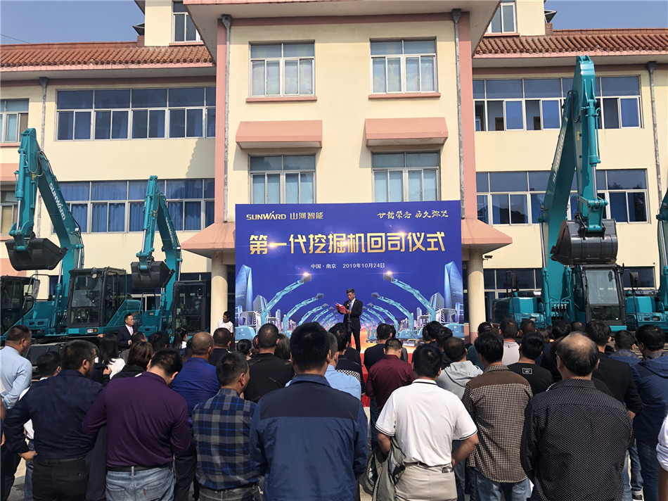 服役15年，超過20000小時！元老級挖機接“回家”！