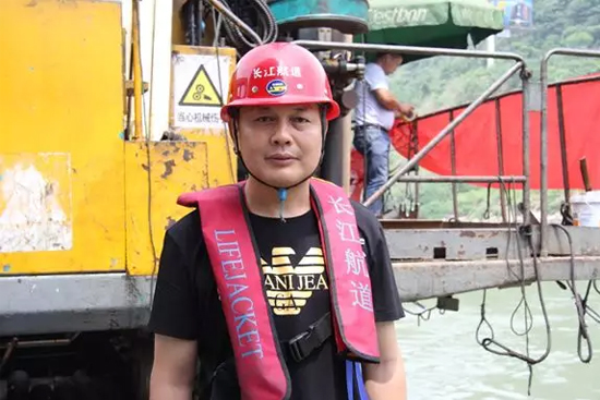 打造長江黃金水道！山河智能航道鉆機(jī)輕松搞定水下礁石