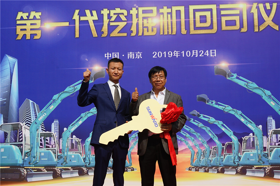 服役15年，超過20000小時！元老級挖機接“回家”！