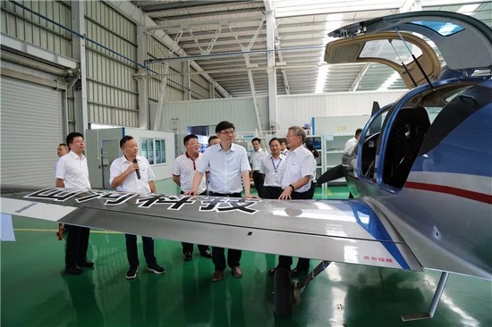 廣州市國(guó)資委黨委書記、主任陳浩鈿蒞臨山河智能考察指導(dǎo)