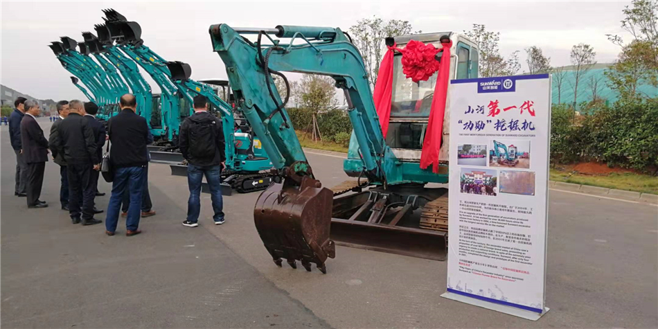 董事長(zhǎng)何清華獲行業(yè)終身成就獎(jiǎng)