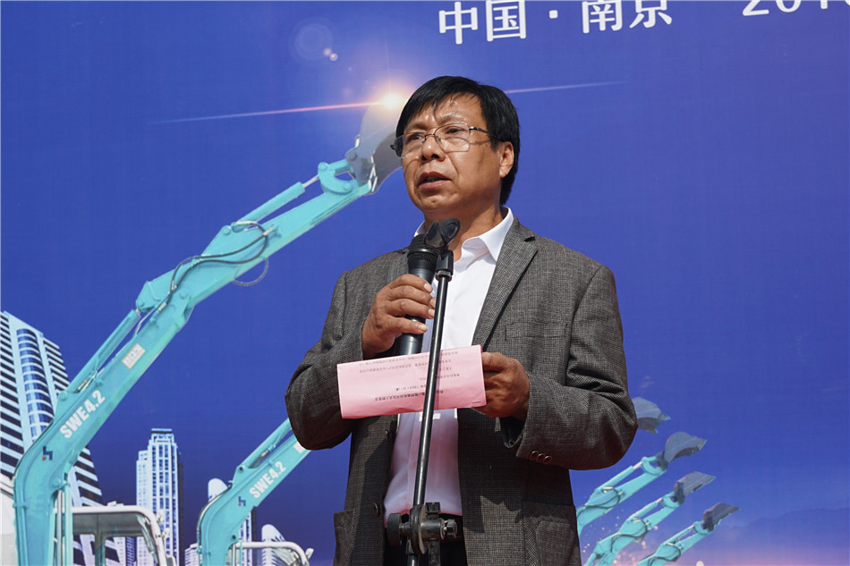 服役15年，超過20000小時！元老級挖機接“回家”！