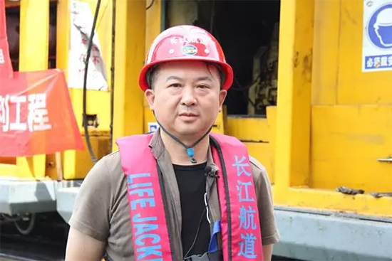 打造長江黃金水道！山河智能航道鉆機(jī)輕松搞定水下礁石