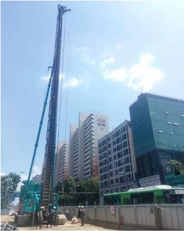 國產(chǎn)的驕傲！山河智能SWCH600-125M全液壓履帶樁架