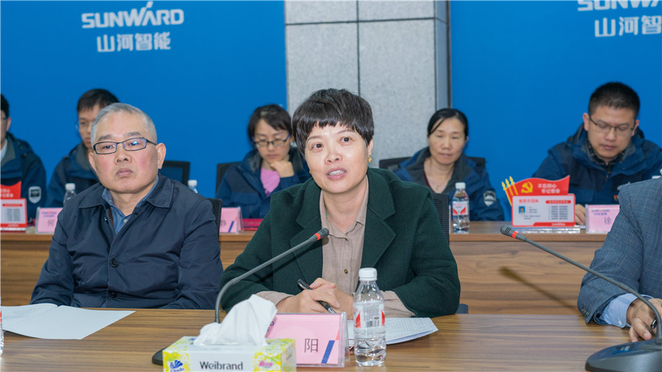 山河智能舉行主題教育學(xué)習(xí)研討會暨員工活動中心揭幕儀式