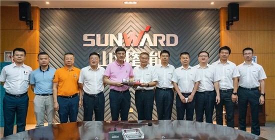 廣州市國(guó)資委黨委書記、主任陳浩鈿蒞臨山河智能考察指導(dǎo)