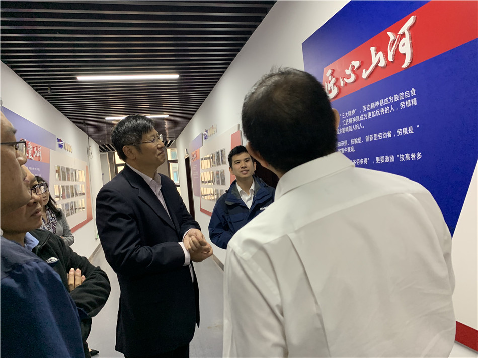 長沙市總工會黨組書記周宏兆一行蒞臨山河智能考察調研