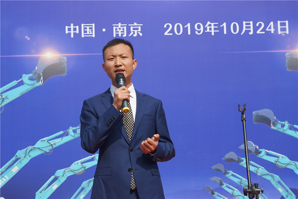 服役15年，超過20000小時！元老級挖機接“回家”！