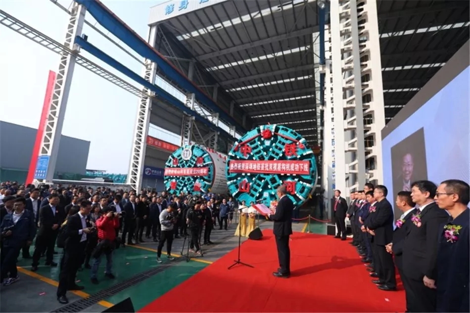 我國首批洞內(nèi)互換式雙模盾構(gòu)機(jī)下線