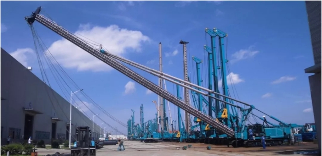 國產(chǎn)的驕傲！山河智能SWCH600-125M全液壓履帶樁架