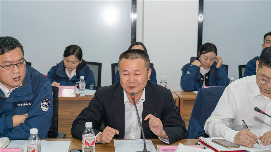 山河智能舉行主題教育學(xué)習(xí)研討會暨員工活動中心揭幕儀式