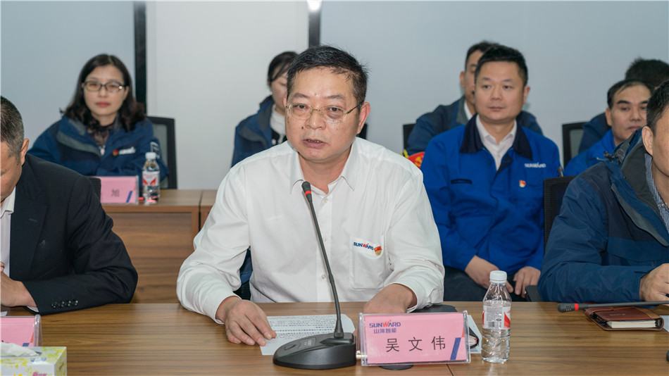 山河智能舉行主題教育學(xué)習(xí)研討會暨員工活動中心揭幕儀式