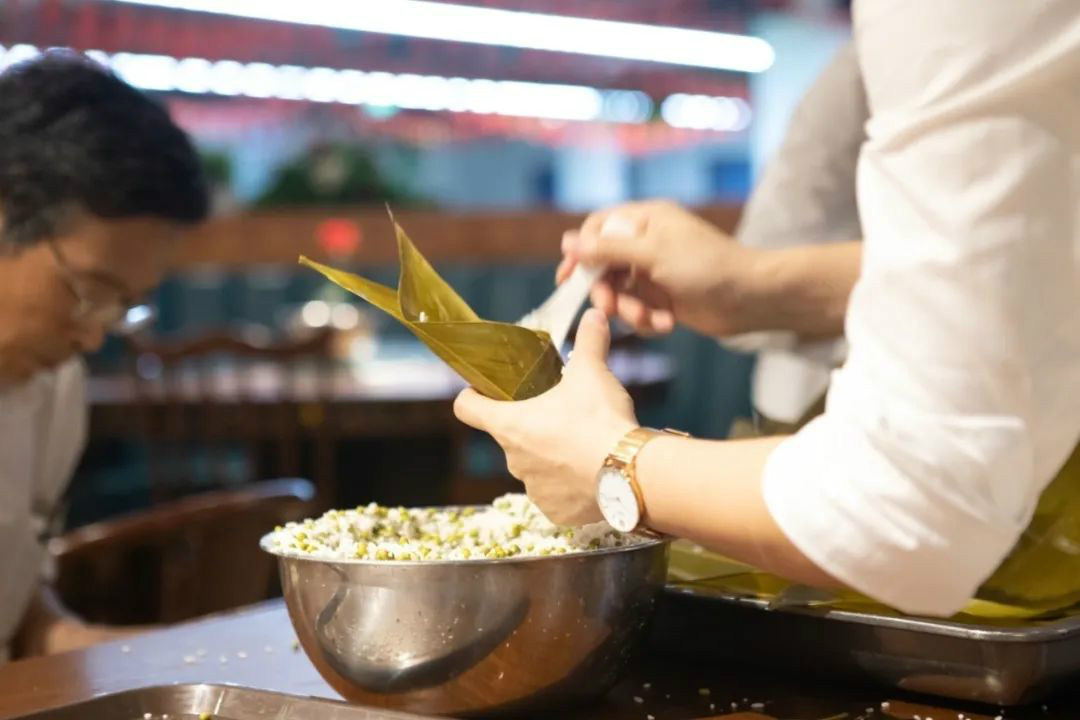 “愛國(guó)心，山河情”山河智能第四屆包粽子比賽