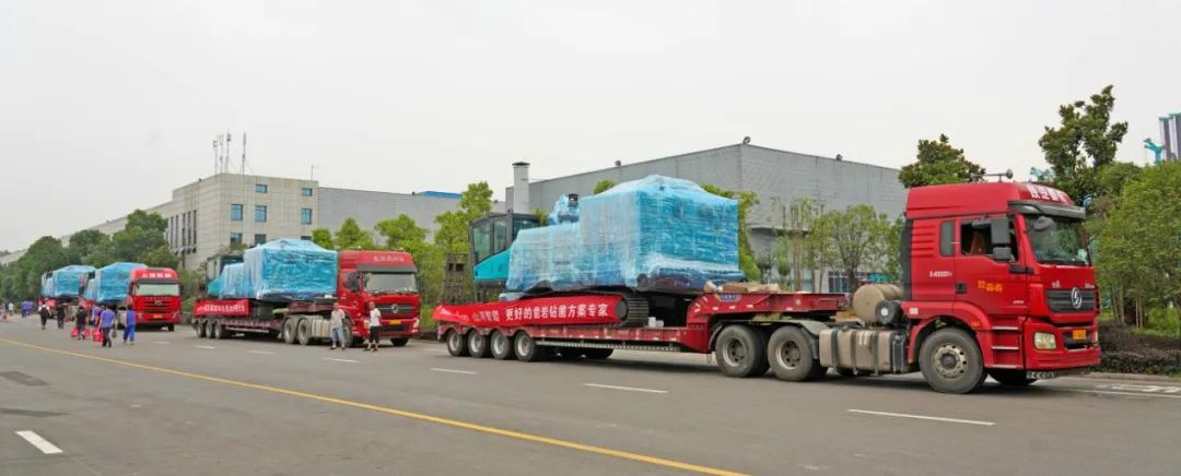 山河智能大孔徑鑿巖設(shè)備批量出口中東