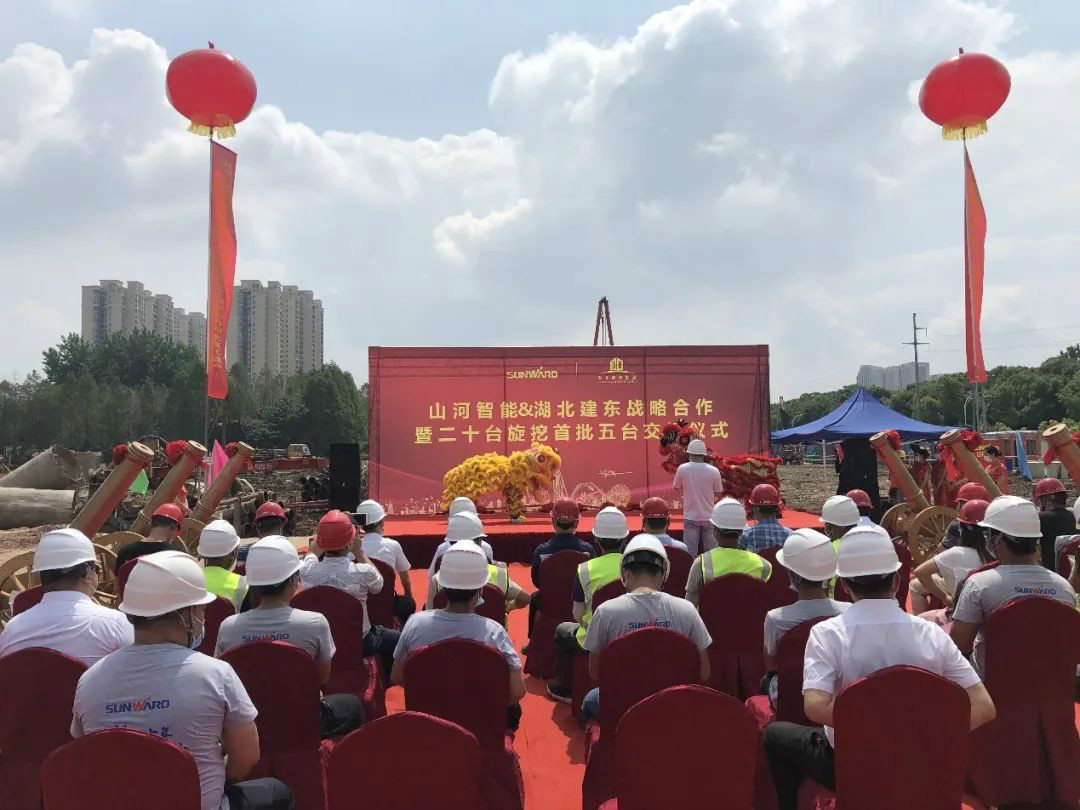 揚帆荊楚大地——山河智能旋挖鉆機批量交付