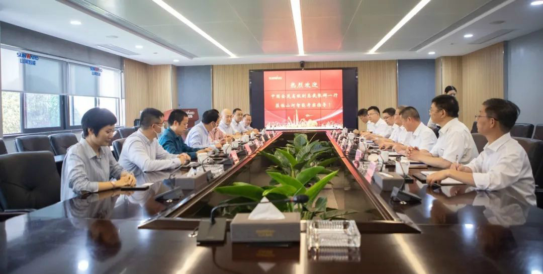 中國(guó)金茂高級(jí)副總裁張輝率團(tuán)考察山河智能