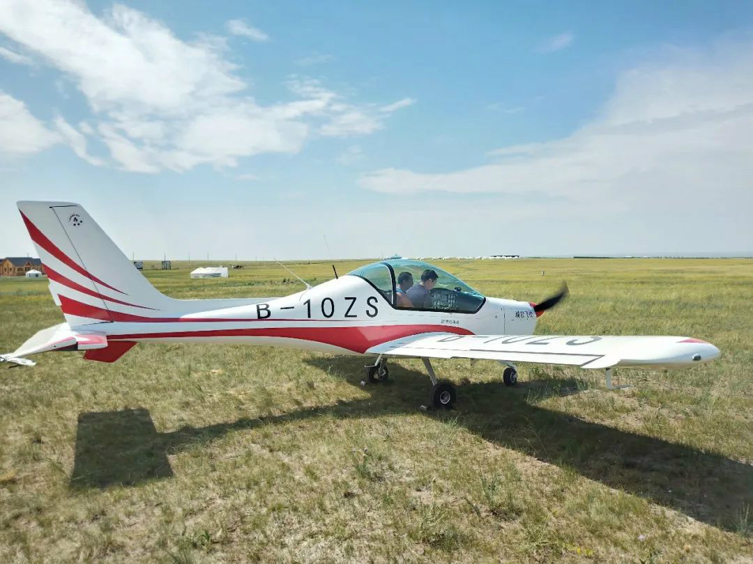 山河“阿若拉”飛機(jī)遨游呼倫貝爾大草原