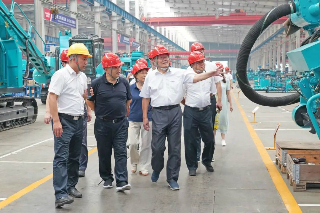 省人大常委會黨組副書記、副主任王柯敏調(diào)研山河智能