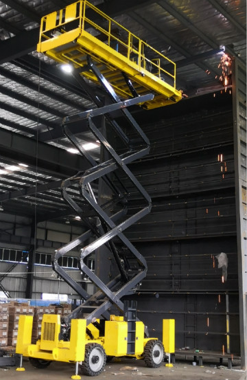 威武！大氣！穩(wěn)定！山河智能越野剪叉式高空作業(yè)平臺(tái)解客戶(hù)難題