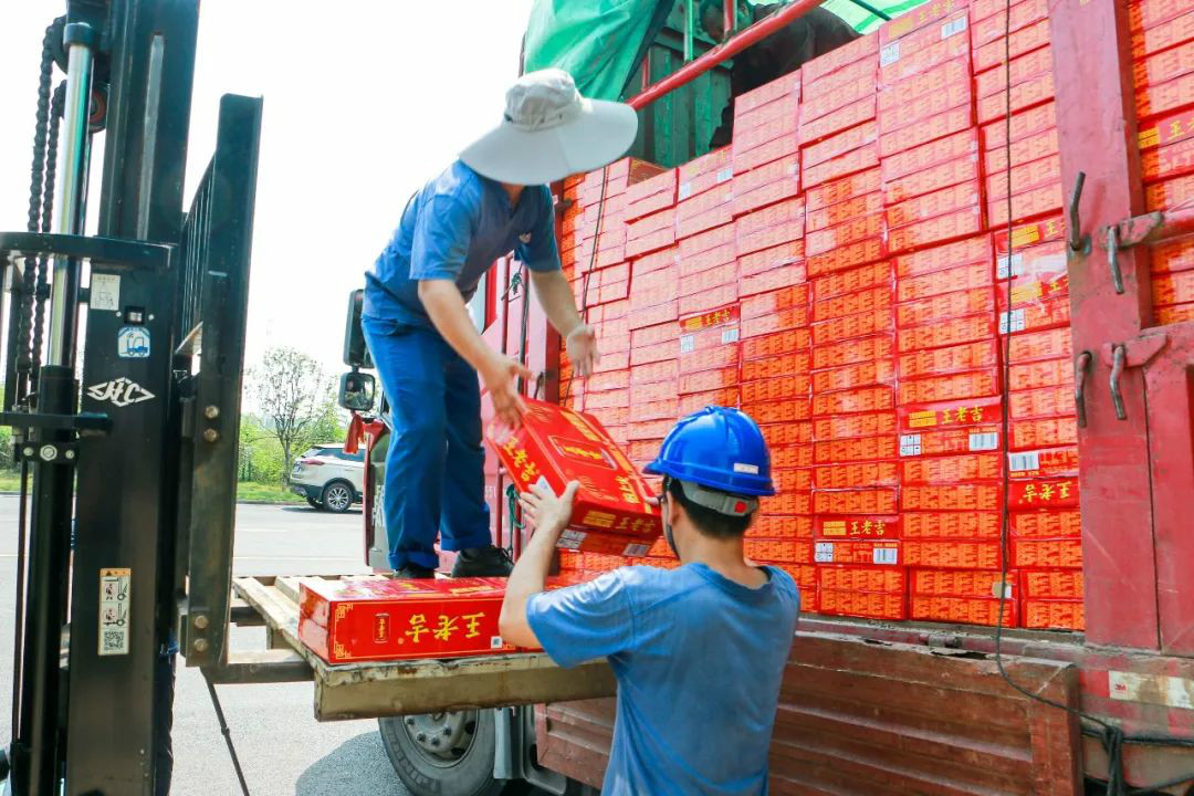 情系職工送清涼，殷切關(guān)懷鼓干勁——山河智能開展夏季送清涼活動