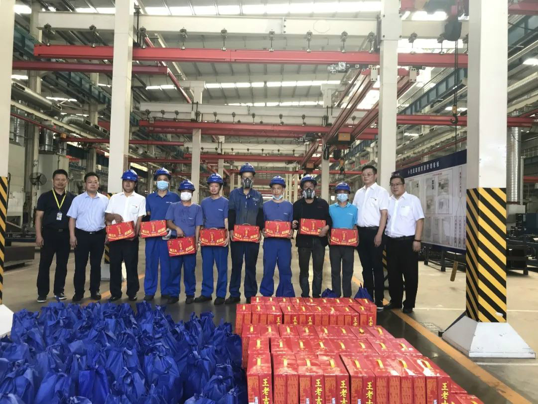 夏日炎炎送清涼，區(qū)總關(guān)懷暖人心