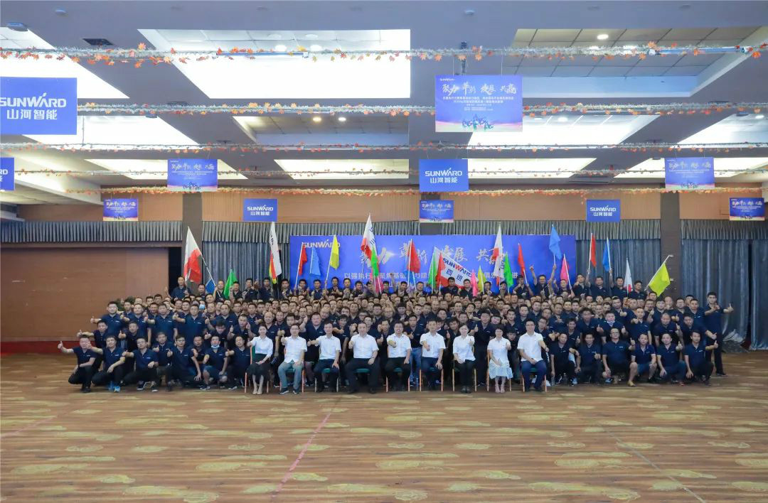 向挖掘機(jī)萬(wàn)臺(tái)俱樂(lè)部邁進(jìn)——山河智能2020年度挖掘機(jī)營(yíng)銷訓(xùn)練營(yíng)開(kāi)營(yíng)