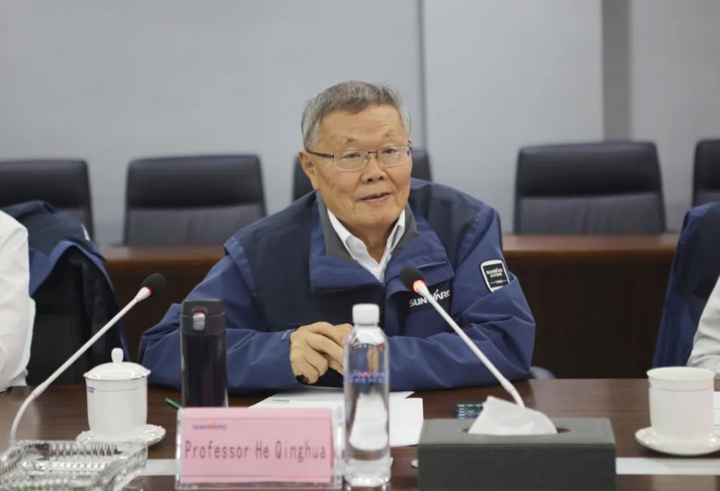 英國駐廣州總領事賀頌雅考察山河智能