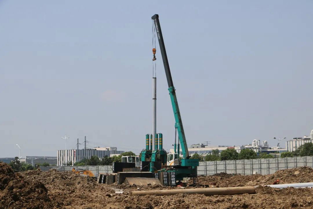 液壓靜力壓樁機(jī)從1臺(tái)到21臺(tái)，他只用了8年！
