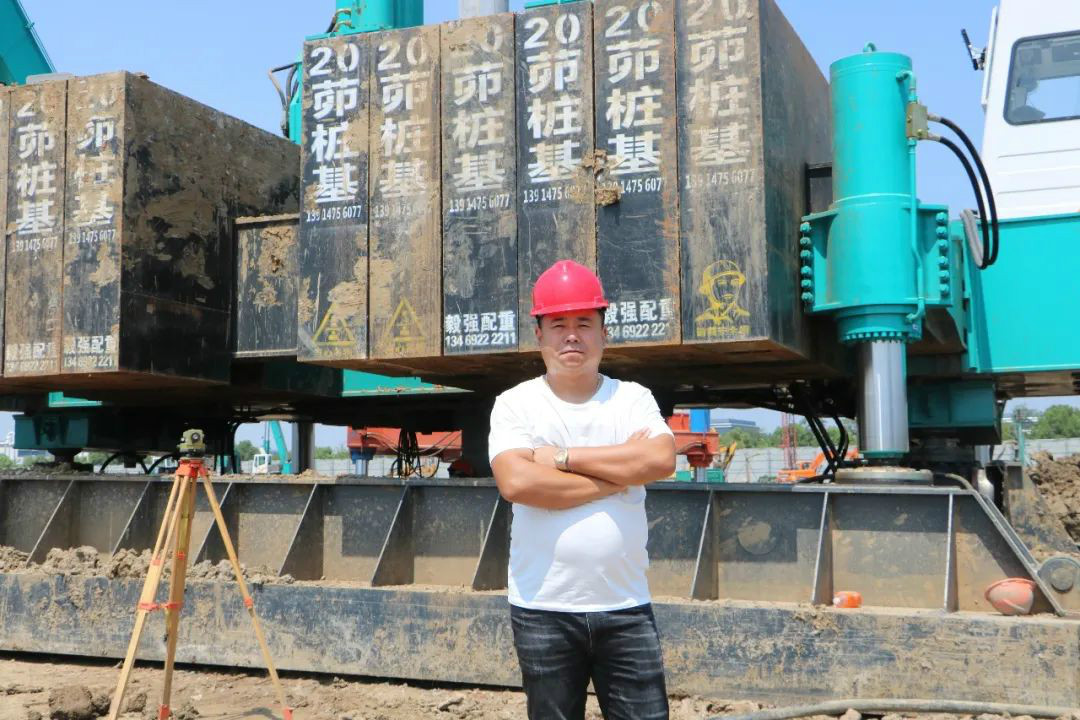 液壓靜力壓樁機(jī)從1臺(tái)到21臺(tái)，他只用了8年！