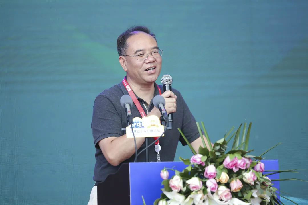 山河智能全國(guó)客戶交流會(huì)在深基礎(chǔ)工程發(fā)展論壇會(huì)場(chǎng)舉辦