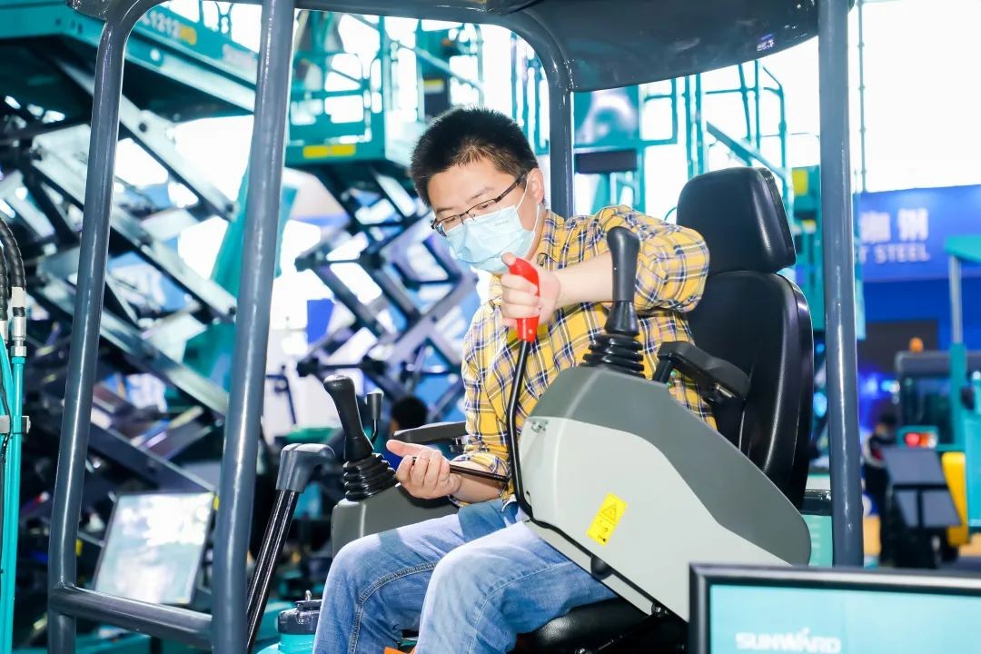 “機(jī)甲盛宴”長(zhǎng)沙展圓滿收官！山河智能展區(qū)亮點(diǎn)精彩回顧