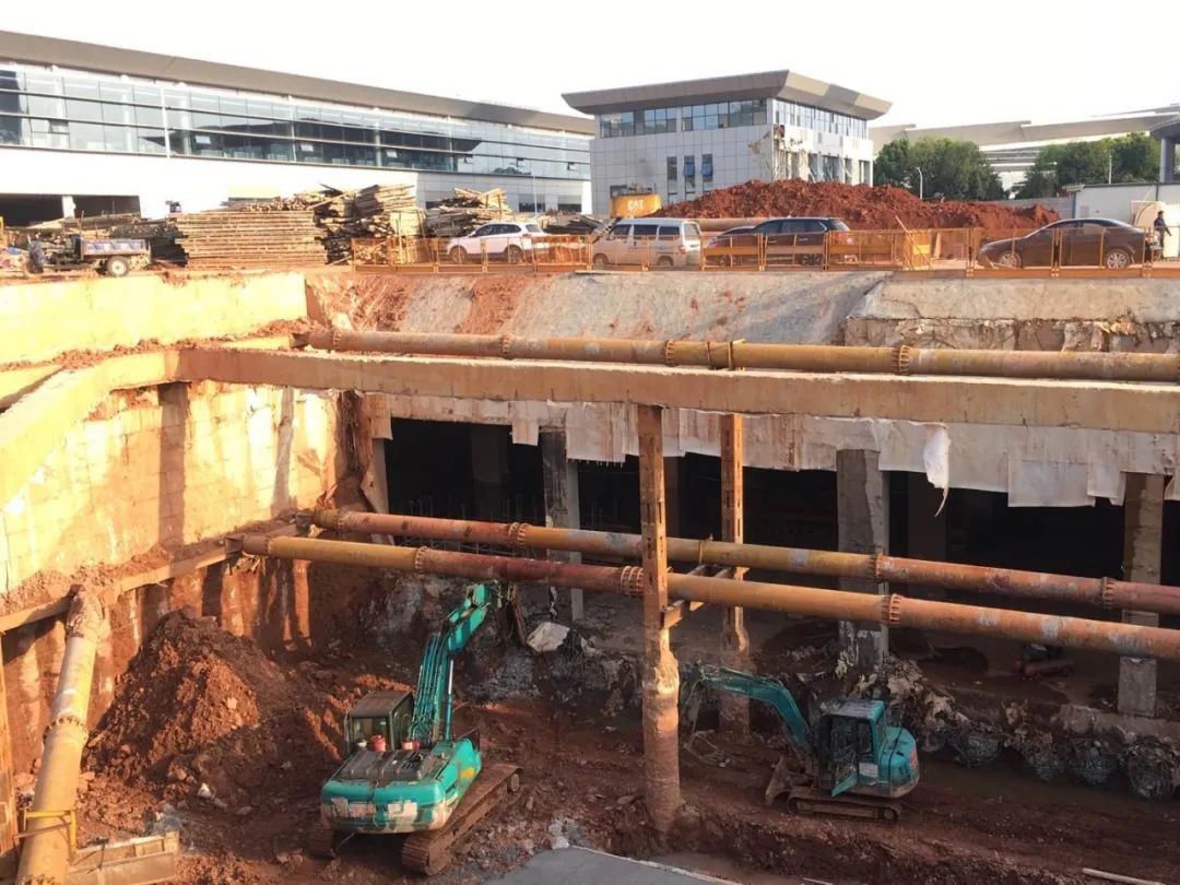 超強(qiáng)施工組合！山河智能助力長(zhǎng)沙地鐵6號(hào)線建設(shè)