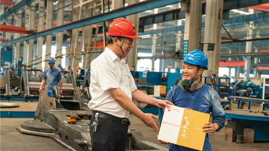 萬力集團(tuán)“送清涼”活動，慰問一線員工