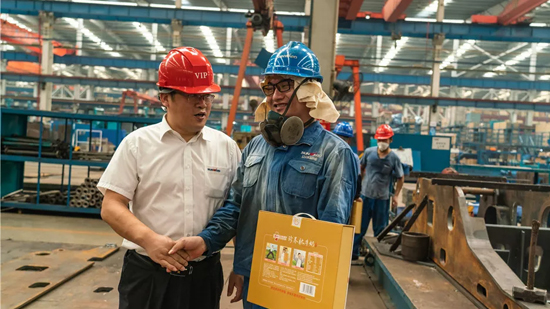 萬力集團(tuán)“送清涼”活動，慰問一線員工