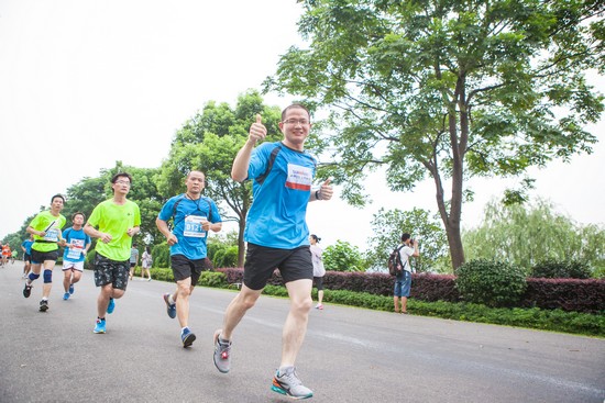 樂跑團(tuán)競逐橘子洲團(tuán)隊(duì)合作棒棒噠