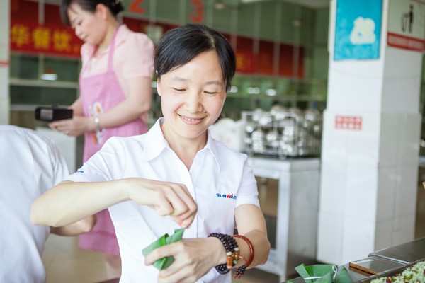 弘揚(yáng)傳統(tǒng)文化，共享濃情端午——記第三屆“愛(ài)國(guó)心·山河情”包粽子比賽