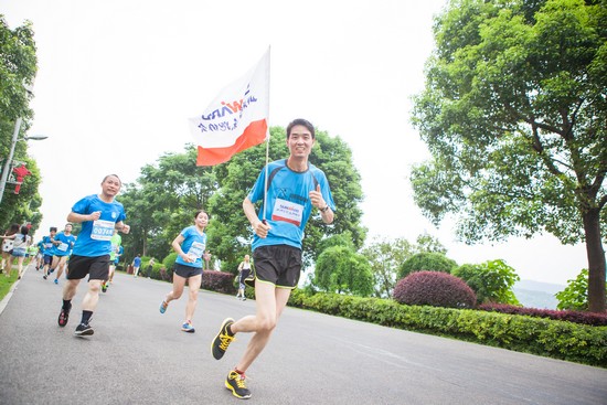 樂跑團(tuán)競逐橘子洲團(tuán)隊(duì)合作棒棒噠