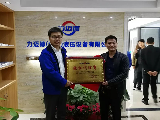 人生浮沉如夢，攜手山河勇攀事業(yè)巔峰