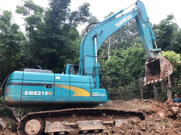 山河智能SWE 215E挖掘機(jī)是他的左膀右臂！